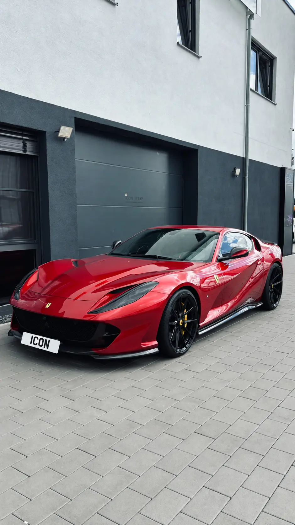 Ferrari 812 Superfast bei ICONCARWRAP in Gießen